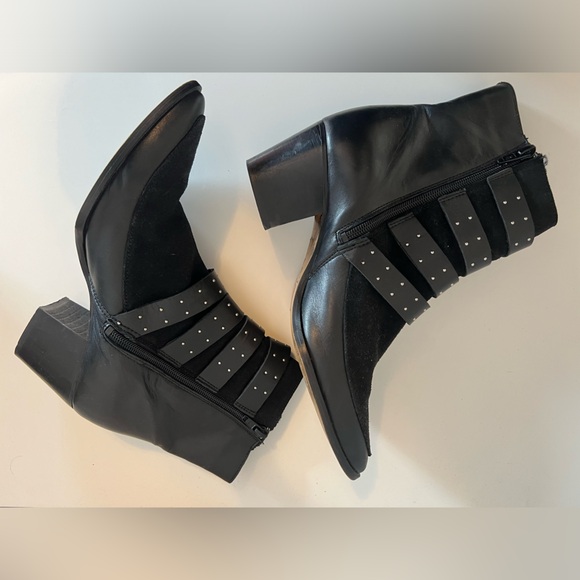 Topshop Merlin Buckle Boot - Picture 6 of 6